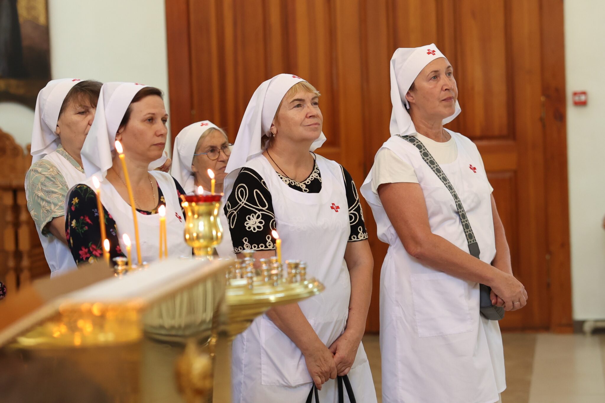 Сестры общества "Милосердие" за Божественной литургией